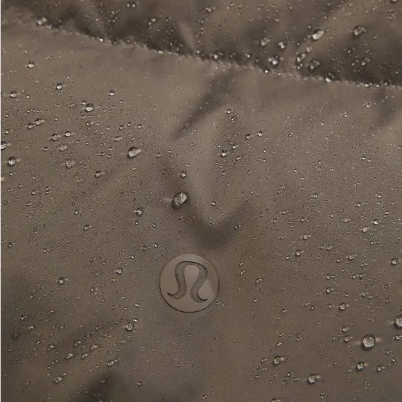 lululemon athletica Men's Wunder Puff 600-Down-Fill Vest - Picture 6 of 9